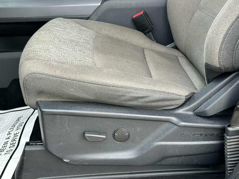 Ford F-150 Vehicle Full-screen Gallery Image 17