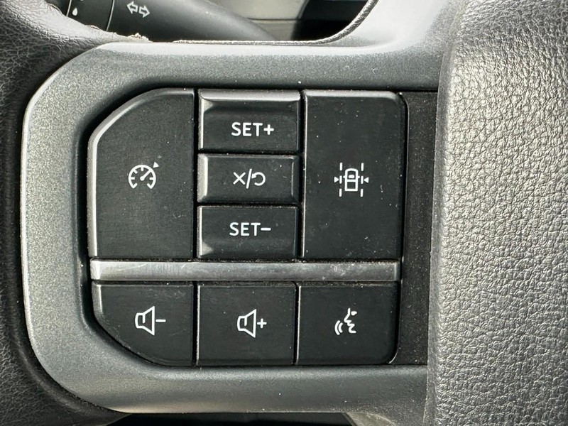 Ford F-150 Vehicle Full-screen Gallery Image 18