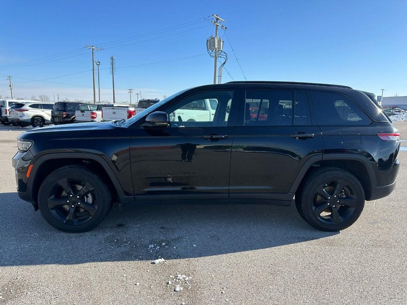 Jeep Grand Cherokee Vehicle Full-screen Gallery Image 2