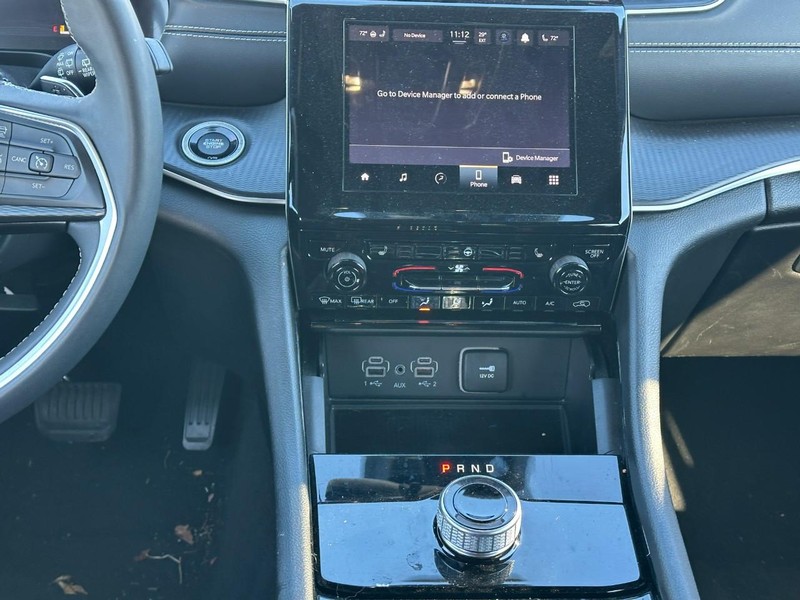 Jeep Grand Cherokee Vehicle Full-screen Gallery Image 13