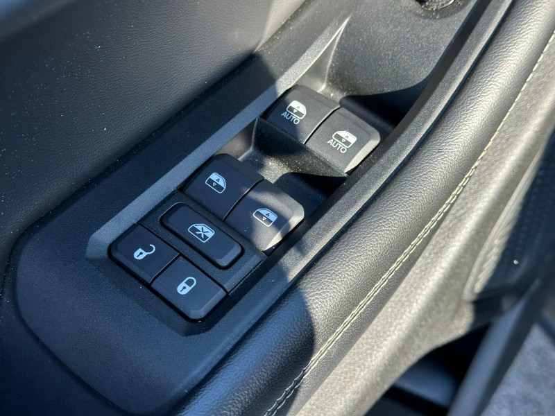 Jeep Grand Cherokee Vehicle Full-screen Gallery Image 16