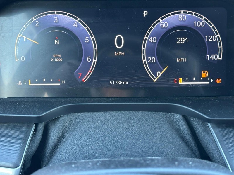 Jeep Grand Cherokee Vehicle Full-screen Gallery Image 20