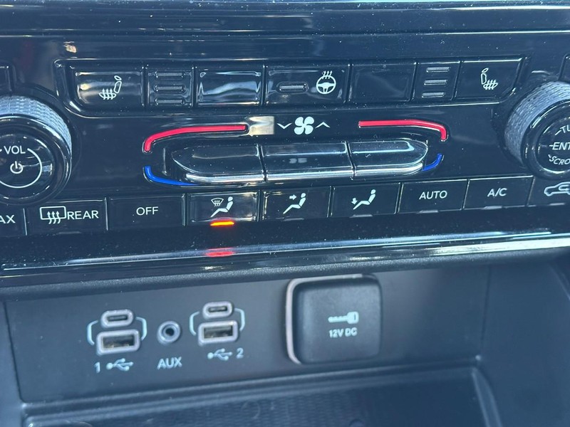 Jeep Grand Cherokee Vehicle Full-screen Gallery Image 21