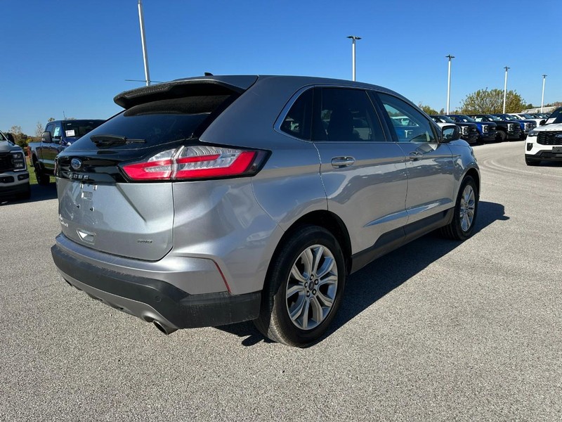 Ford Edge Vehicle Full-screen Gallery Image 6