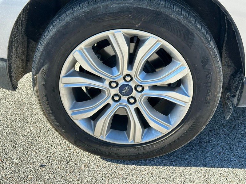 Ford Edge Vehicle Full-screen Gallery Image 7