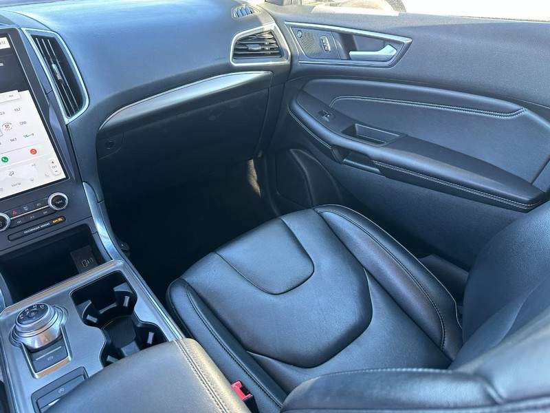 Ford Edge Vehicle Full-screen Gallery Image 15