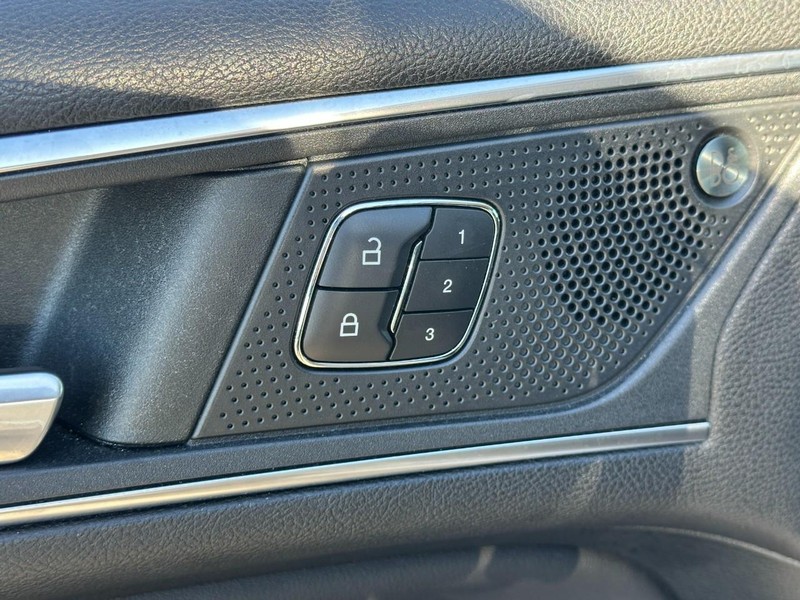 Ford Edge Vehicle Full-screen Gallery Image 17