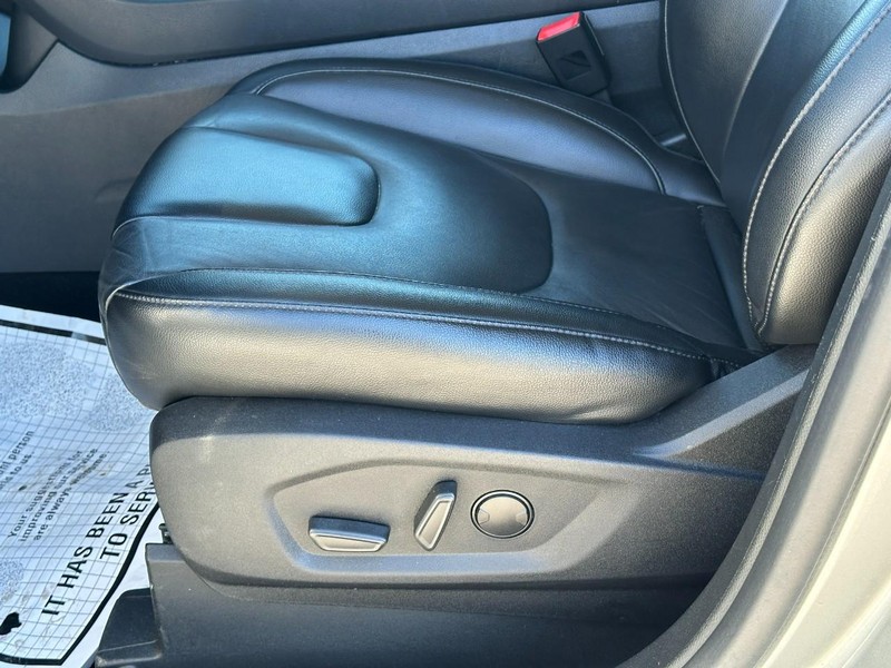 Ford Edge Vehicle Full-screen Gallery Image 18