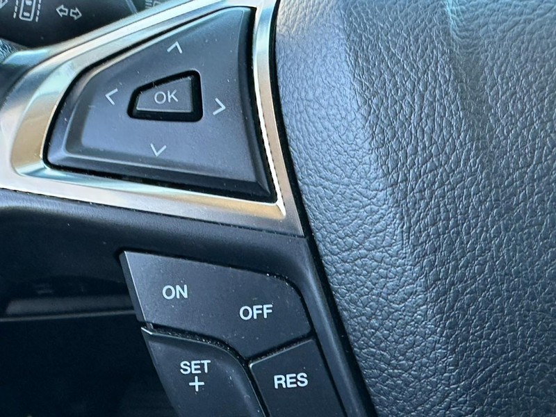 Ford Edge Vehicle Full-screen Gallery Image 19
