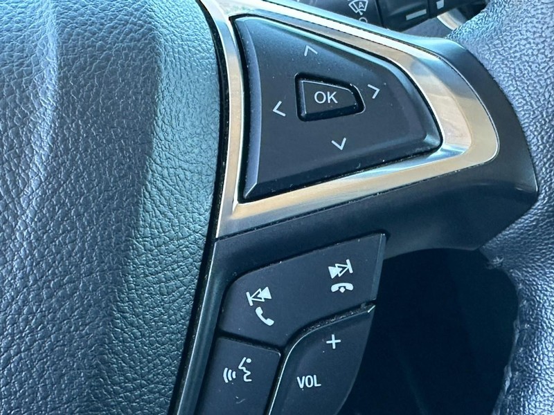 Ford Edge Vehicle Full-screen Gallery Image 20