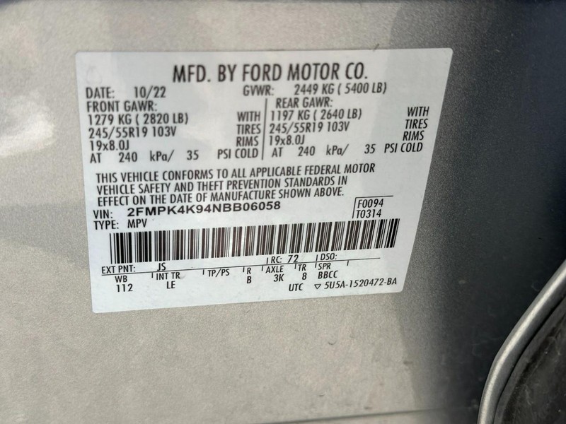 Ford Edge Vehicle Full-screen Gallery Image 23