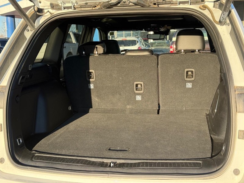 Jeep Grand Cherokee 4xe Vehicle Full-screen Gallery Image 6