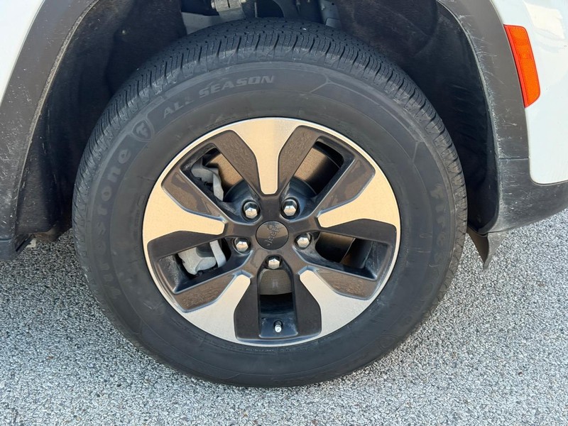 Jeep Grand Cherokee 4xe Vehicle Full-screen Gallery Image 7