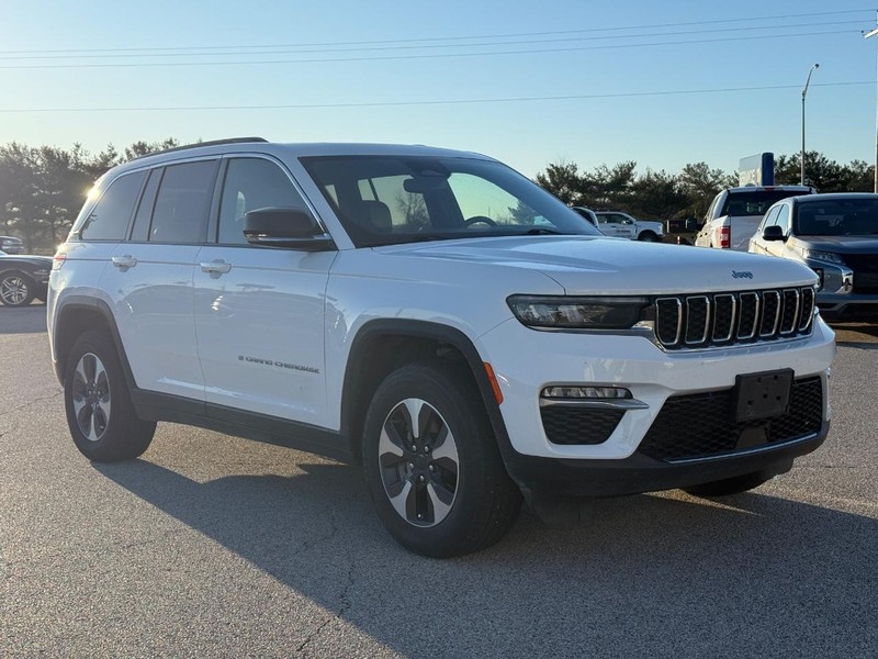 Jeep Grand Cherokee 4xe Vehicle Full-screen Gallery Image 8
