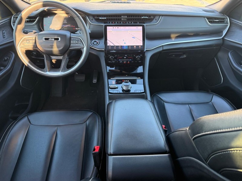 Jeep Grand Cherokee 4xe Vehicle Full-screen Gallery Image 13