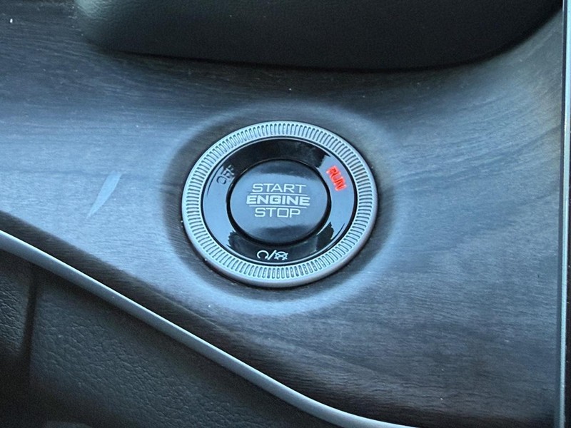 Jeep Grand Cherokee 4xe Vehicle Full-screen Gallery Image 17