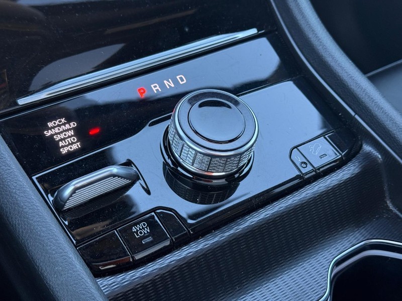 Jeep Grand Cherokee 4xe Vehicle Full-screen Gallery Image 22