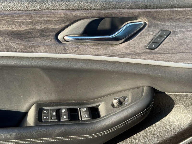 Jeep Grand Cherokee 4xe Vehicle Full-screen Gallery Image 25