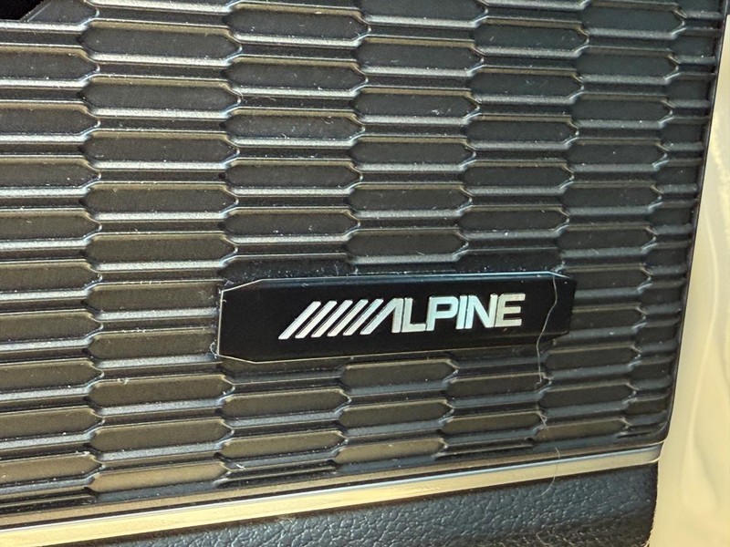 Jeep Grand Cherokee 4xe Vehicle Full-screen Gallery Image 26