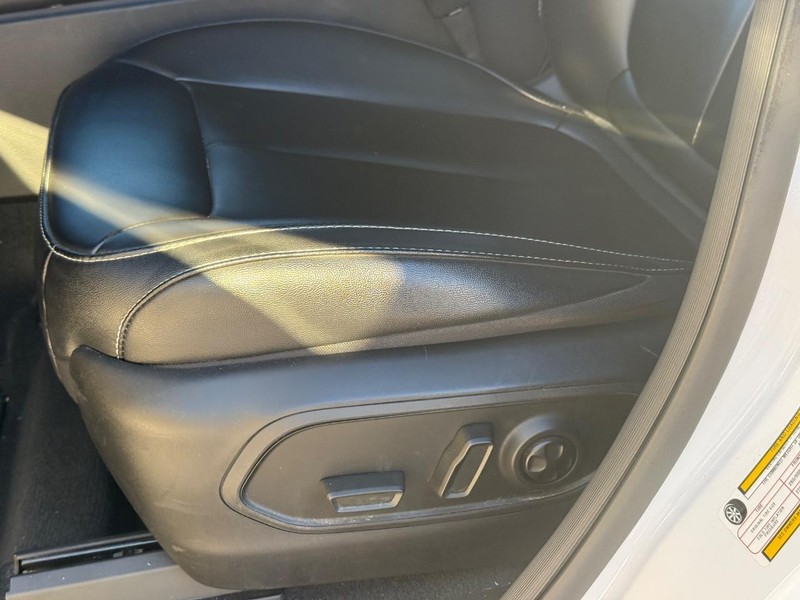 Jeep Grand Cherokee 4xe Vehicle Full-screen Gallery Image 27