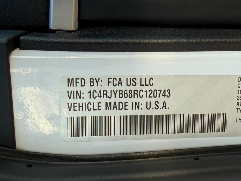 Jeep Grand Cherokee 4xe Vehicle Full-screen Gallery Image 28