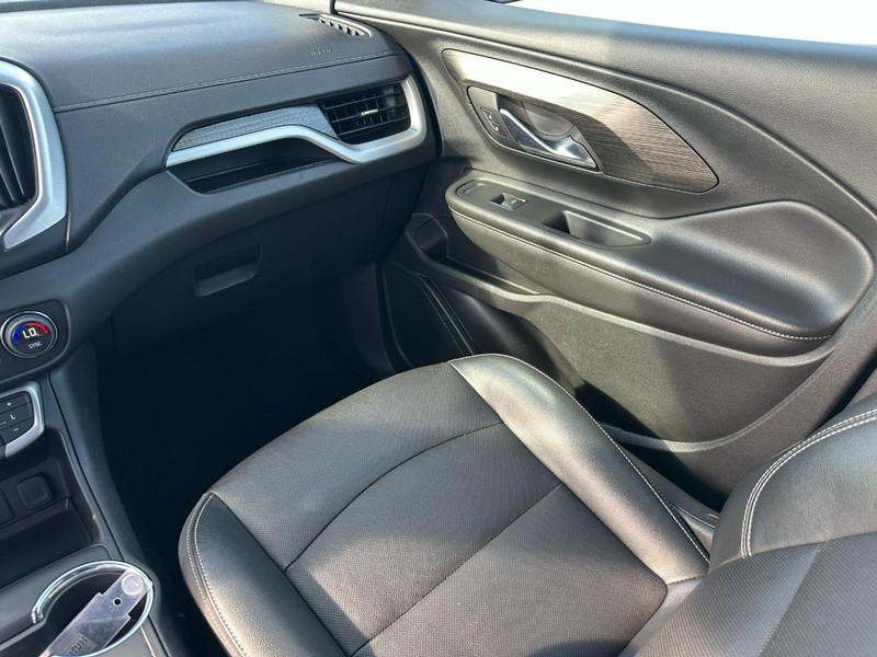 GMC Terrain Vehicle Full-screen Gallery Image 16