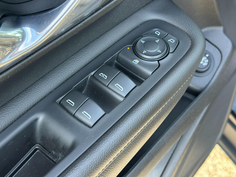 GMC Terrain Vehicle Full-screen Gallery Image 17