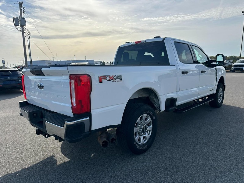 Ford Super Duty F-250 SRW Vehicle Full-screen Gallery Image 6