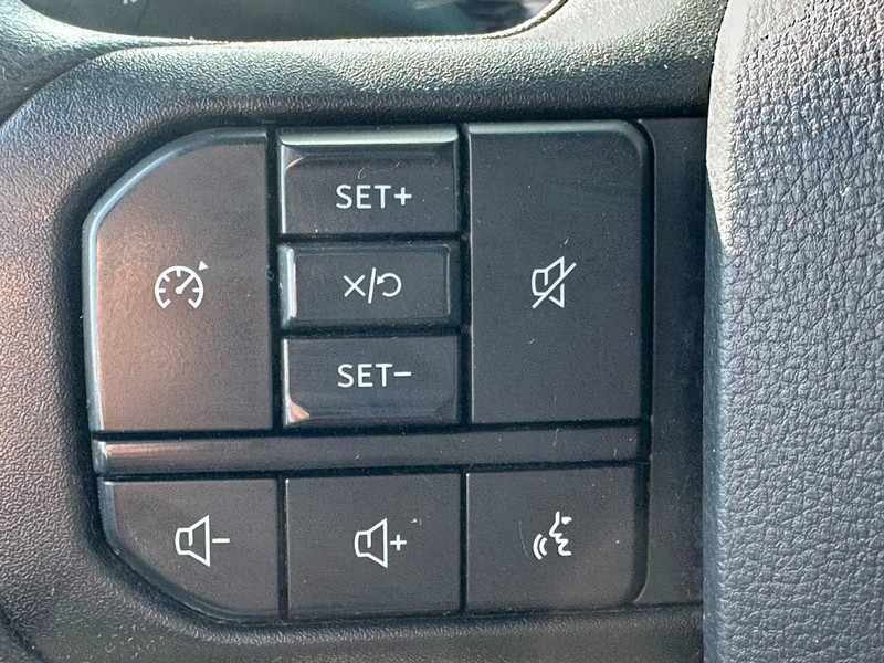 Ford Super Duty F-250 SRW Vehicle Full-screen Gallery Image 18