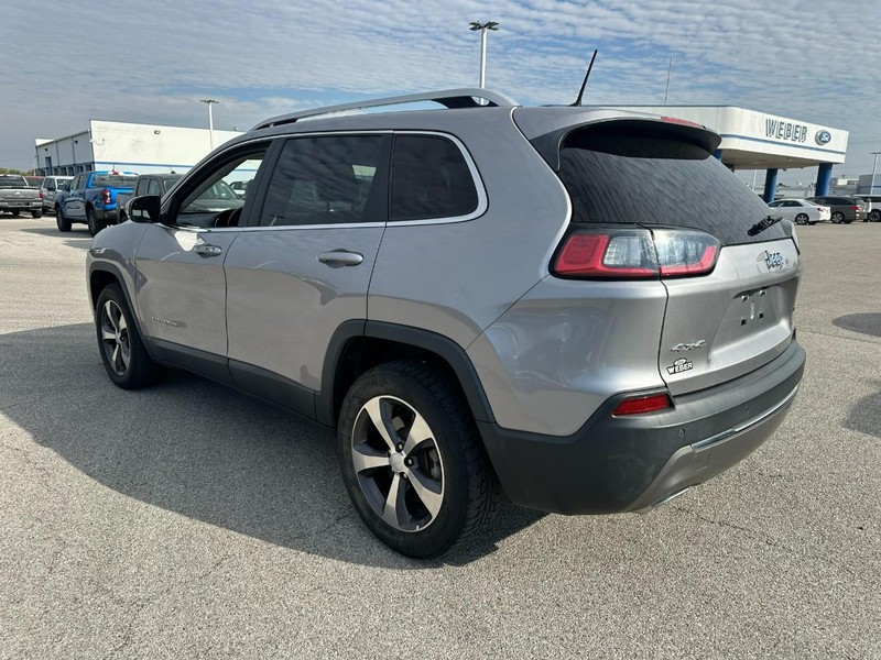 Jeep Cherokee Vehicle Full-screen Gallery Image 3