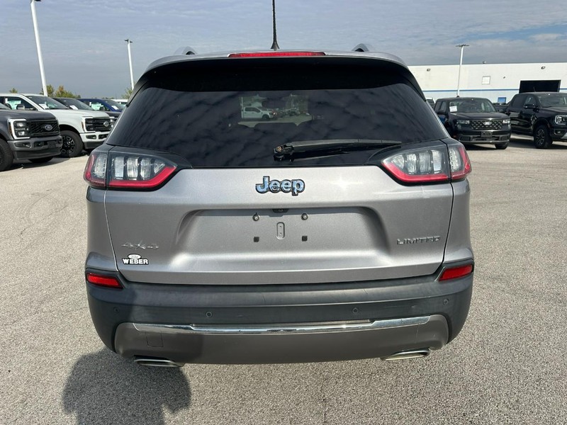 Jeep Cherokee Vehicle Full-screen Gallery Image 4