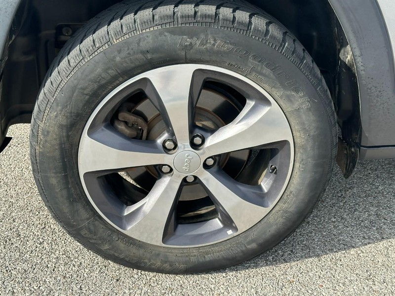 Jeep Cherokee Vehicle Full-screen Gallery Image 6