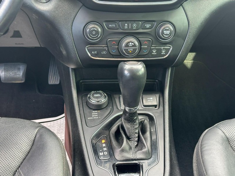 Jeep Cherokee Vehicle Full-screen Gallery Image 14