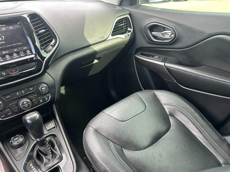 Jeep Cherokee Vehicle Full-screen Gallery Image 15