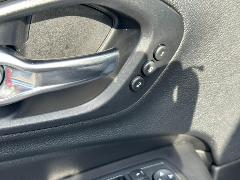 Jeep Cherokee Vehicle Full-screen Gallery Image 17