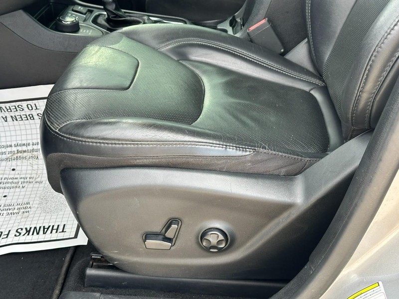 Jeep Cherokee Vehicle Full-screen Gallery Image 18