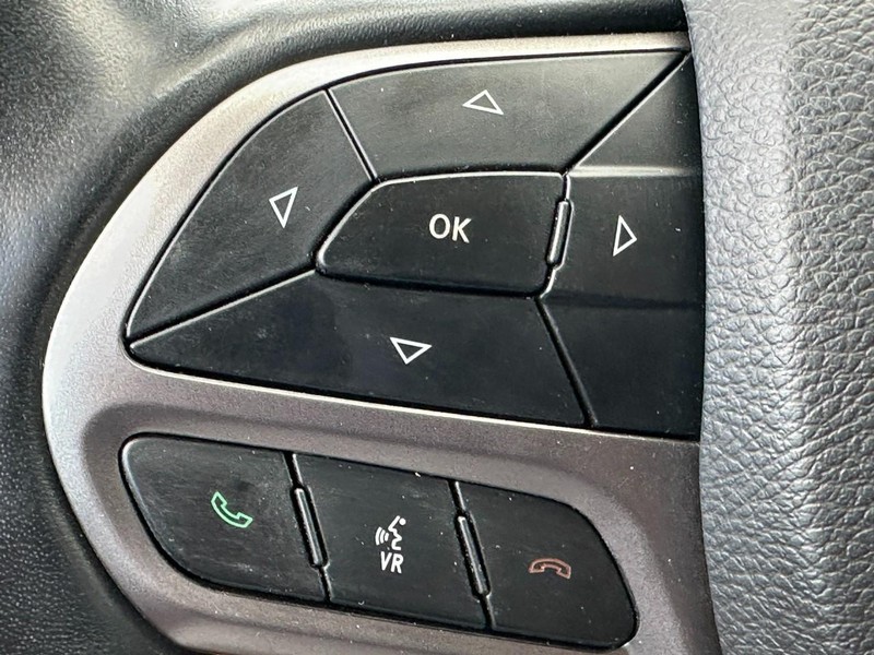 Jeep Cherokee Vehicle Full-screen Gallery Image 19