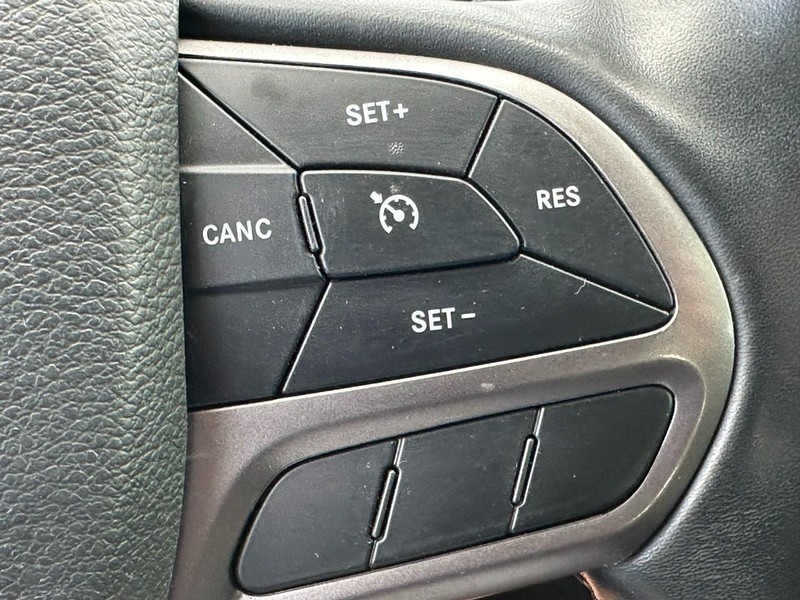 Jeep Cherokee Vehicle Full-screen Gallery Image 20