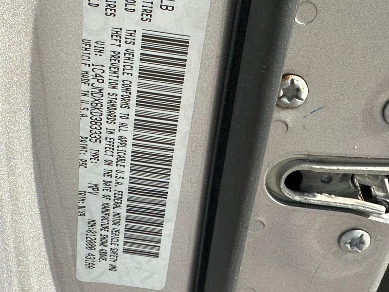 Jeep Cherokee Vehicle Full-screen Gallery Image 24