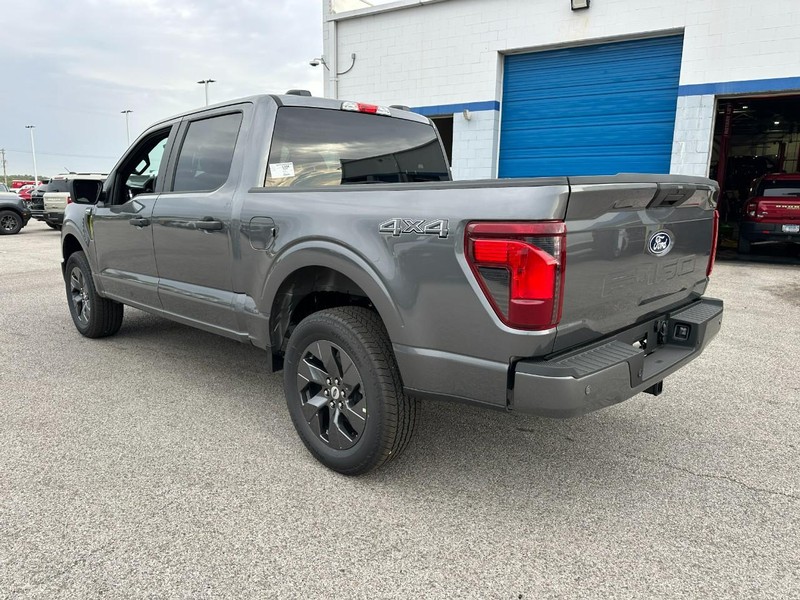 Ford F-150 Vehicle Full-screen Gallery Image 3