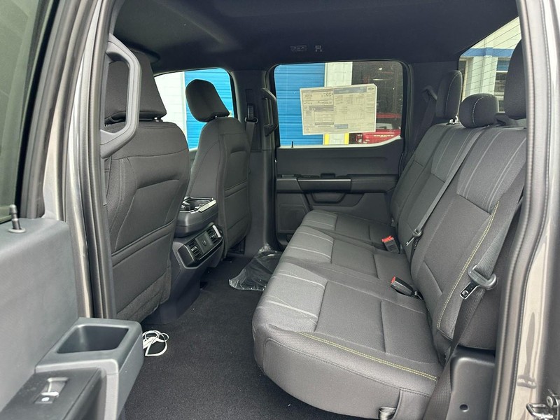 Ford F-150 Vehicle Full-screen Gallery Image 4