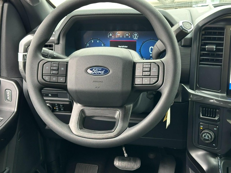 Ford F-150 Vehicle Full-screen Gallery Image 6