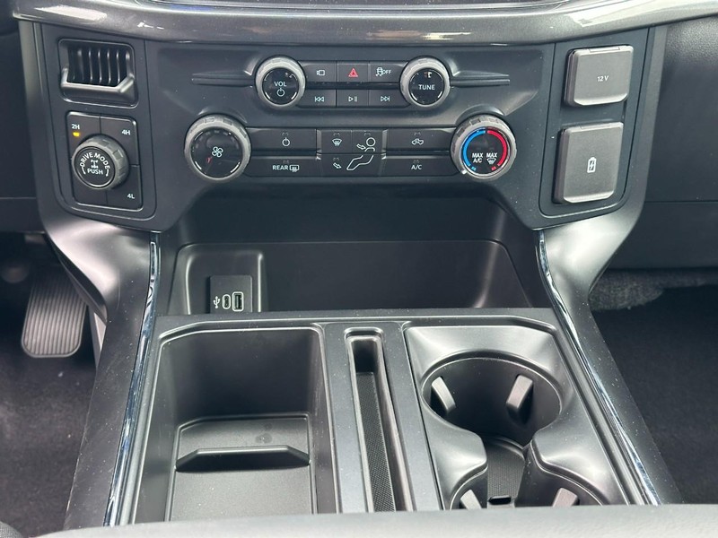 Ford F-150 Vehicle Full-screen Gallery Image 8