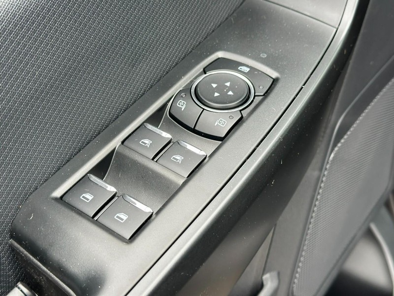 Ford F-150 Vehicle Full-screen Gallery Image 9