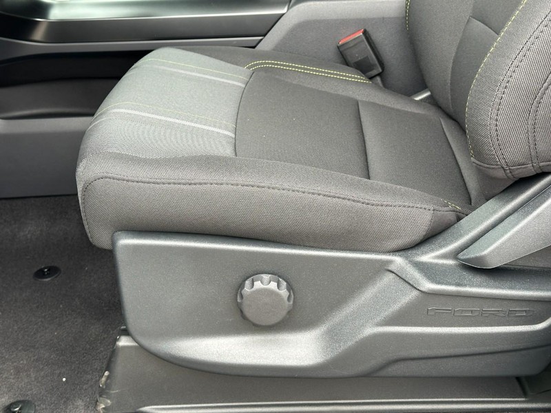 Ford F-150 Vehicle Full-screen Gallery Image 10