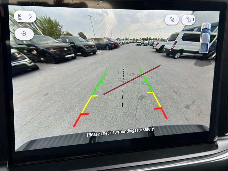 Ford F-150 Vehicle Full-screen Gallery Image 14