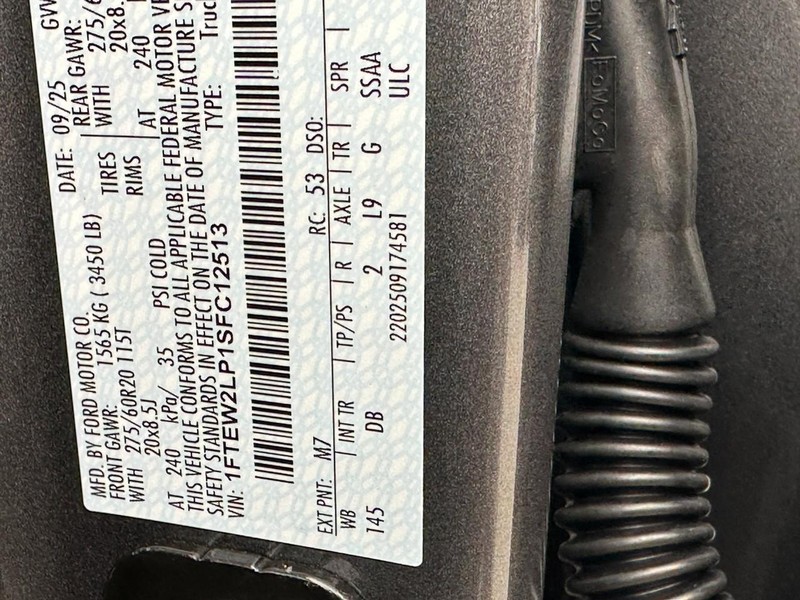 Ford F-150 Vehicle Full-screen Gallery Image 16