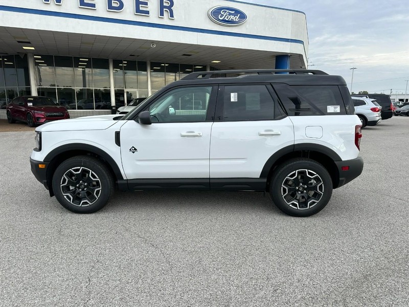 Ford Bronco Sport Vehicle Full-screen Gallery Image 2