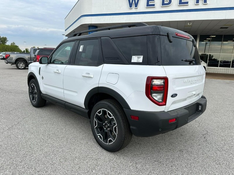 Ford Bronco Sport Vehicle Full-screen Gallery Image 3
