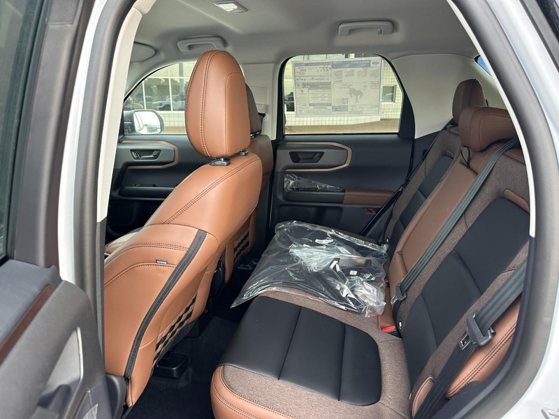 Ford Bronco Sport Vehicle Full-screen Gallery Image 4